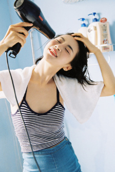 《漂亮的女邻居》三级